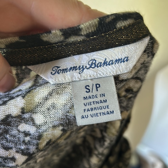 Tommy Bahama Women’s 100% Linen Green Ruffle Sleeve Top - Picture 6 of 7